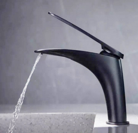 Vòi Lavabo Nóng Lạnh Đồng Sơn Tĩnh Điện Đen TaTa VLB6878